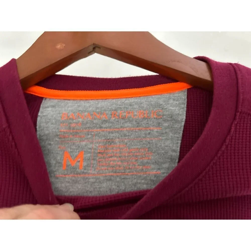 BANANA REPUBLIC Cotton Waffled Tee Sweatshirt Crewneck in Burgundy Size Med